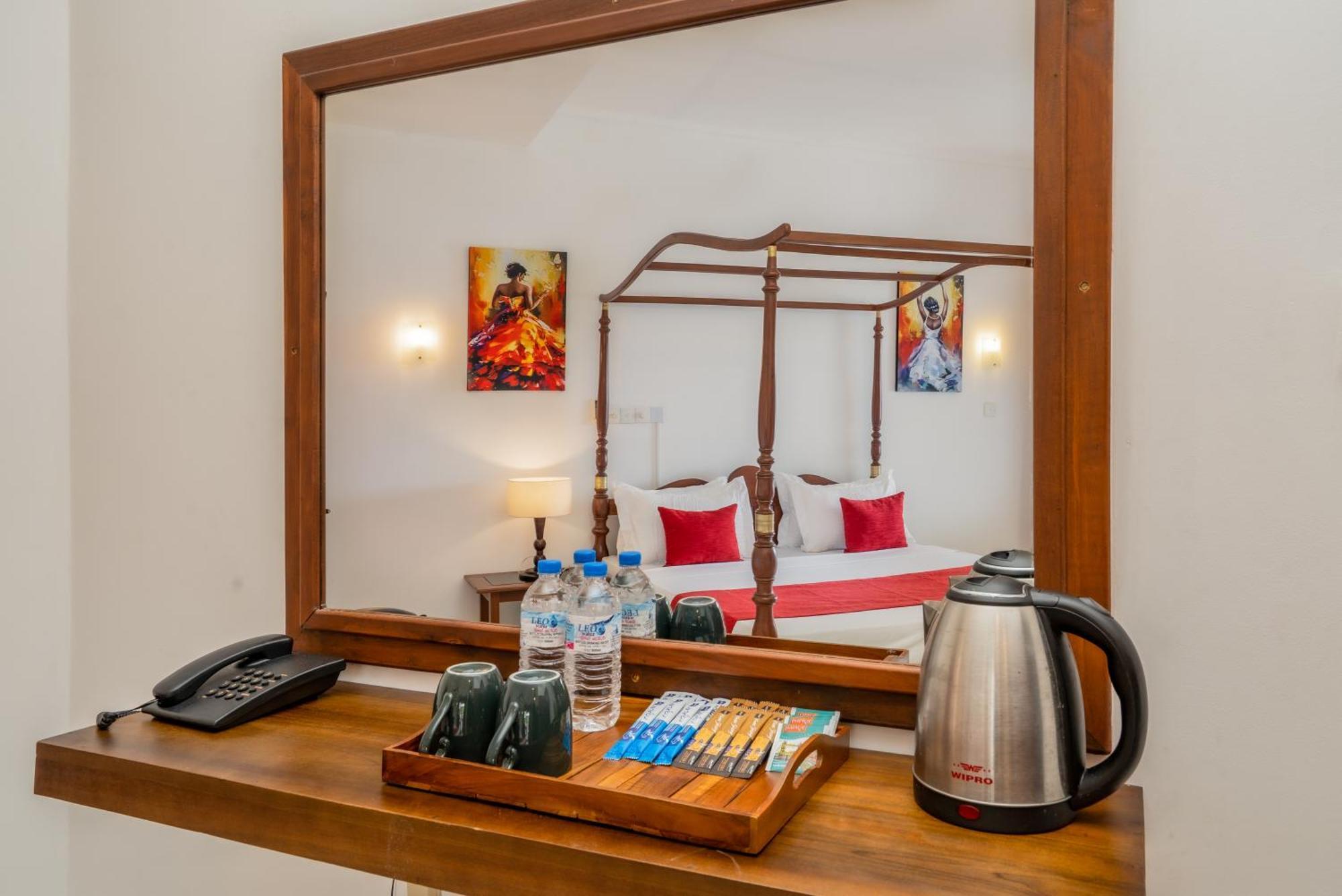 Kandy City Oasis Hotel Bagian luar foto